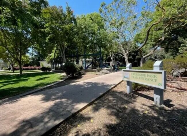 Building Photo - 280 Easy St