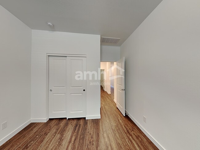 Building Photo - 4218 S 105th Dr