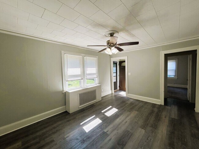 Building Photo - Bright & Spacious 3-Bed Home in Euclid