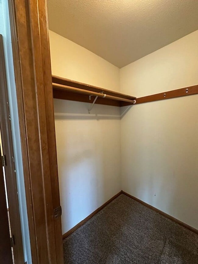 Building Photo - 23601 Labare Rd