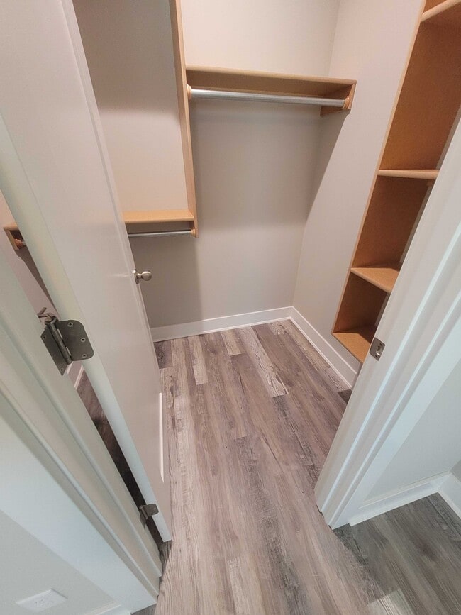 Building Photo - 3913 S Bluelake Ct