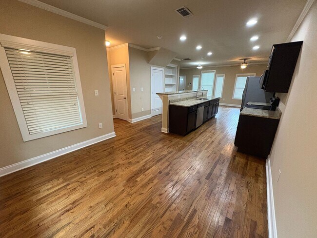 Building Photo - PRE-LEASING FOR AUGUST 6TH, 2026!