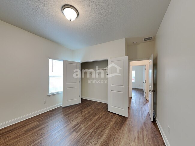 Building Photo - 887 Sunny Stroll Dr