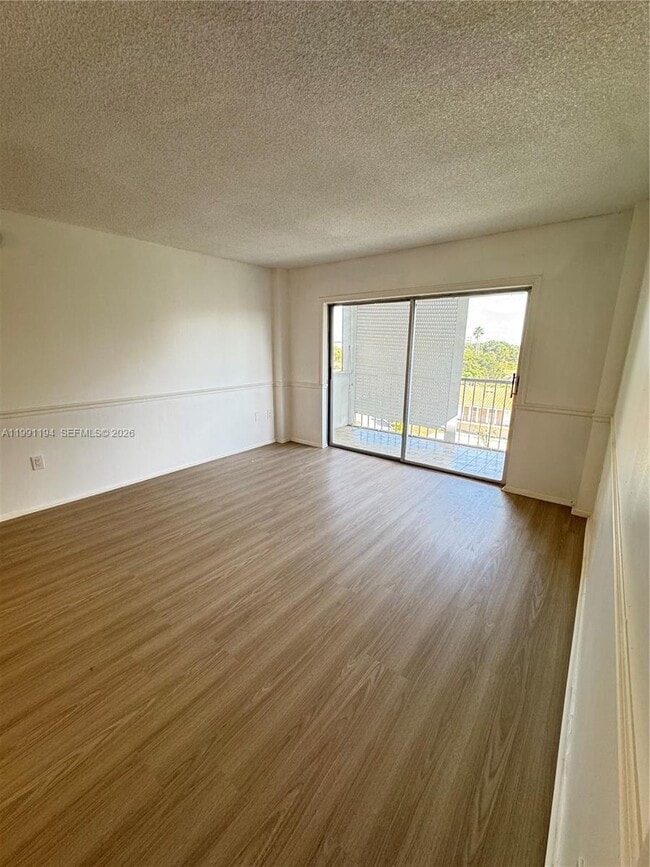 Building Photo - 4160 Inverrary Dr