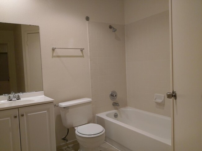 Private Master Bathroom - 2527 Corian Glen Dr