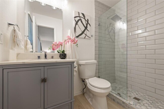 Building Photo - 6809 Lunar Dr