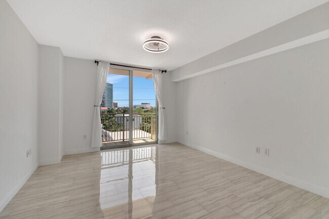 Building Photo - 610 Clematis St