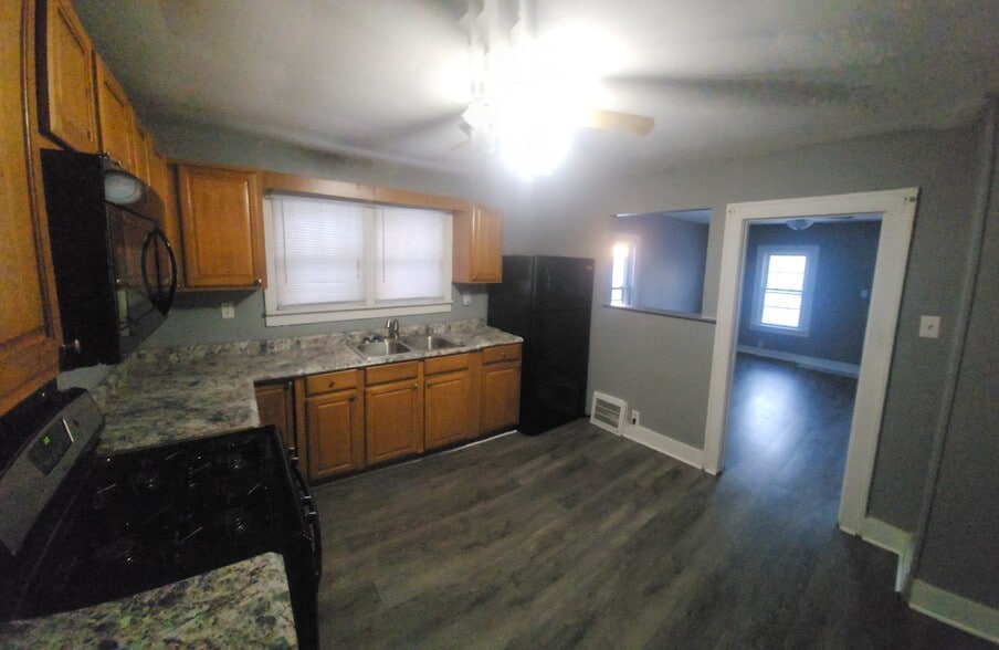 Building Photo - 244 N Fairmont Ave