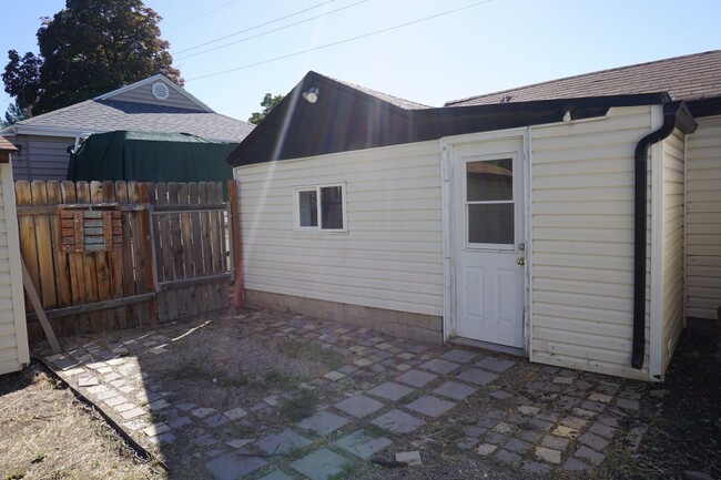 Building Photo - Nice Sandy Home