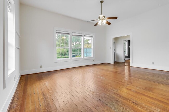 Building Photo - 609 W 35th St