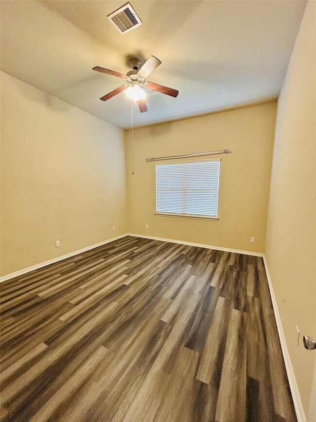 Building Photo - 4423 Fenetre Forest St