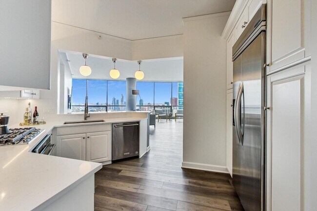 Building Photo - 420 E Waterside Dr