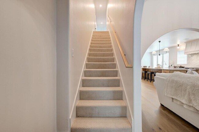 Building Photo - 4001 Stone Hl Ln