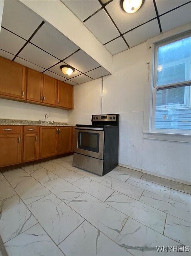 Building Photo - 235 High St