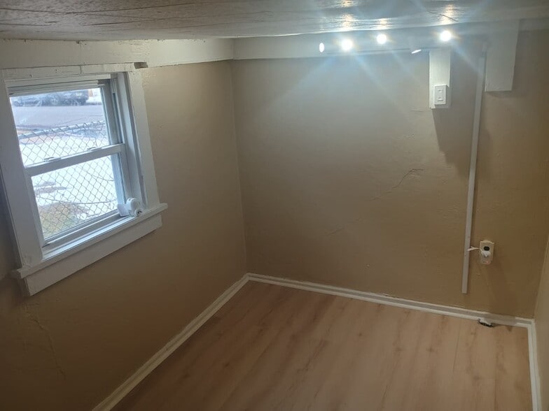 Building Photo - 321 Fisher Ave