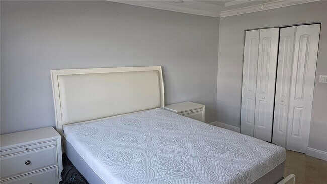 Building Photo - 200 S Birch Rd