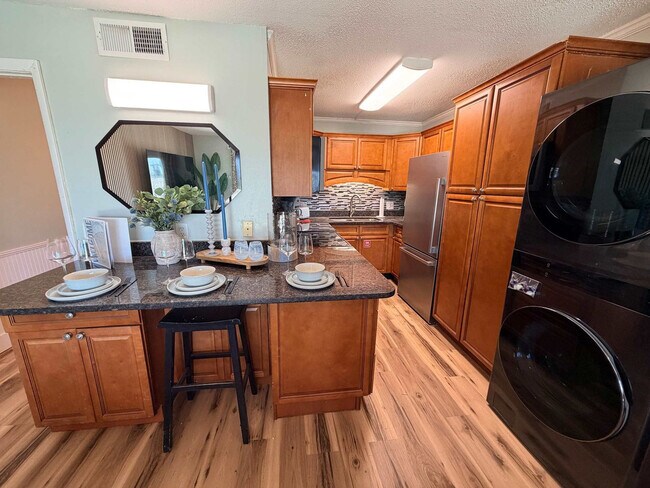 Building Photo - 8743 Thomas Dr