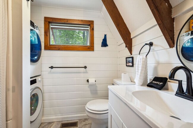 Building Photo - 51 Lake Pines Cir