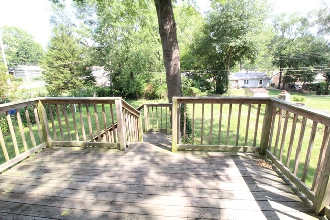 Building Photo - 2 Bedroom 1 Bath Home in Overland Park Kansas