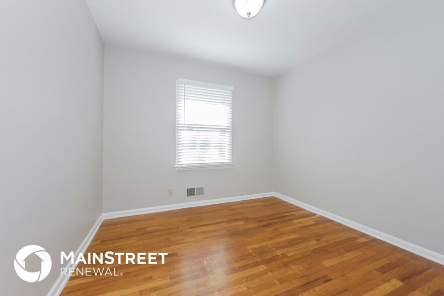 Building Photo - 4000 W 63rd St