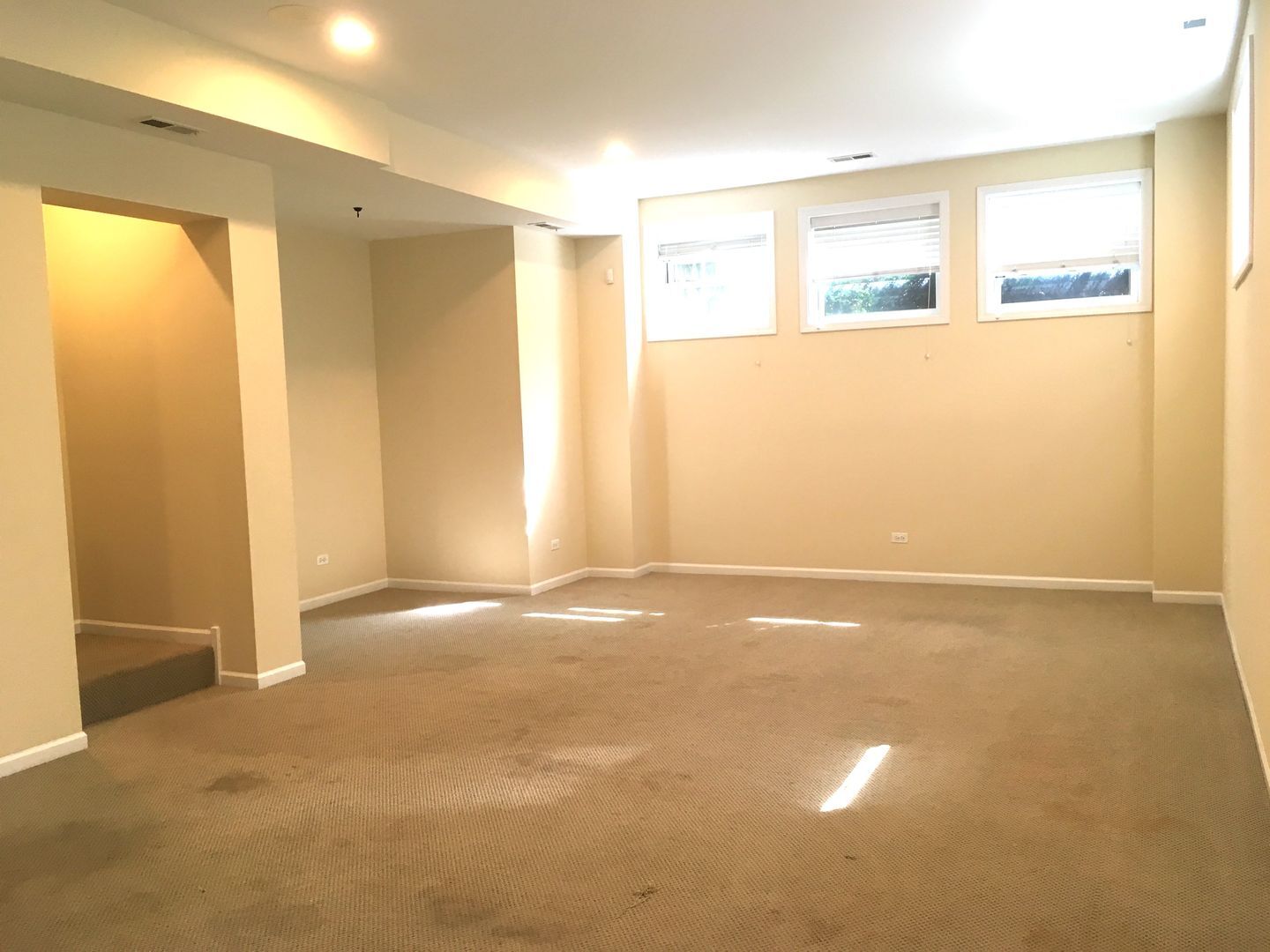 Building Photo - 1522 W Greenleaf Ave