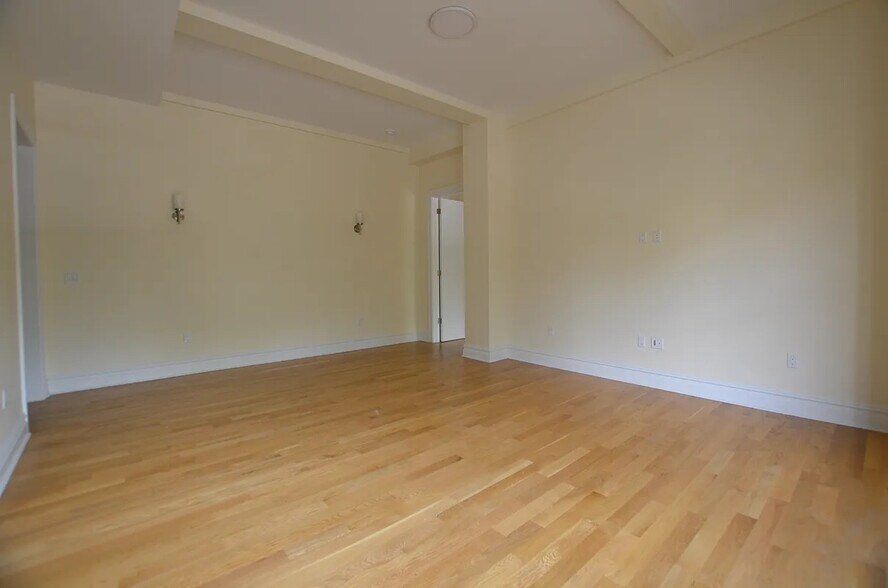Building Photo - 257 W 97th St