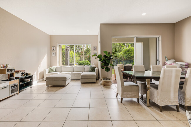 Building Photo - 1394 Harbor View W