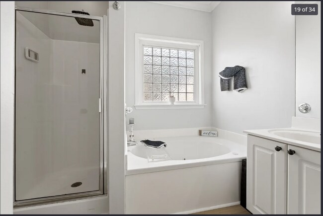 Building Photo - 3143 Enclave Ln