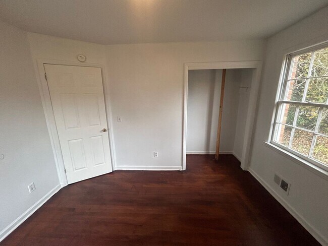 Building Photo - 3 bed, 1 1/2 bath  Forest Acres brick home located off of Satchel Ford Rd