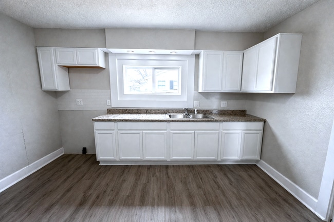 Building Photo - 1750 S Olive St