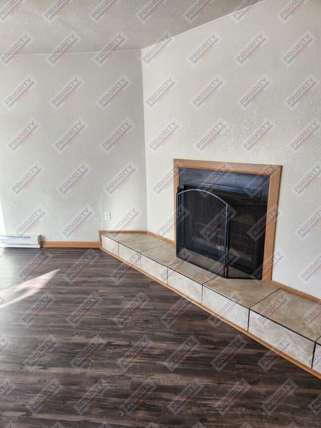 Building Photo - Townhome for Rent
