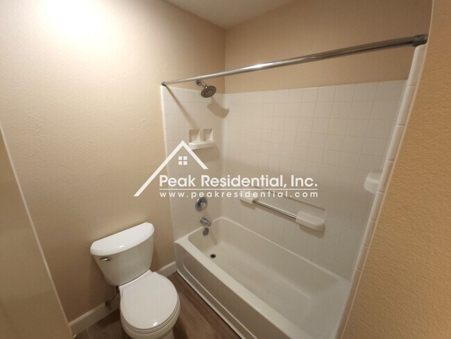 Building Photo - 4537 Fox Valley Cir
