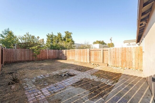 Building Photo - 365 W 12th St