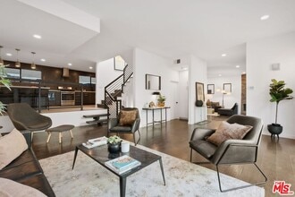 Building Photo - 3601 Dixie Canyon Pl