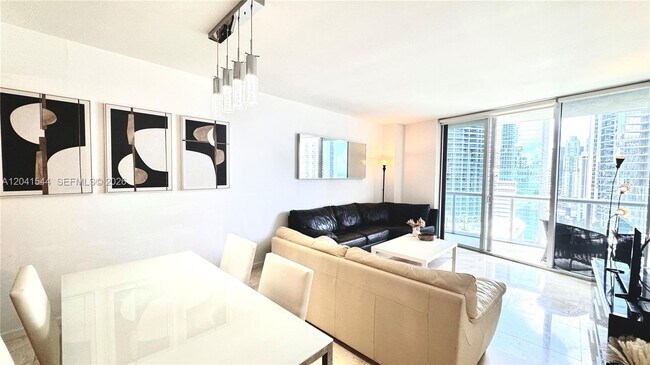 Building Photo - 475 Brickell Ave