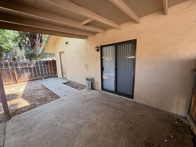 Building Photo - 3229