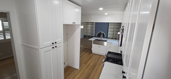 Building Photo - Spacious 3-Bedroom Single Family House with bonus room in Torrance- $4,400/month