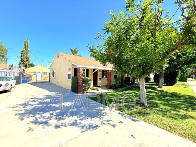 Building Photo - 17535-17537 Baltar Street