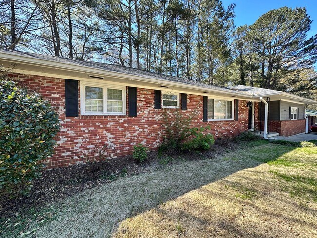 Building Photo - 3 bedroom 2 bath home in a great area filled with tons of extras you will LOVE!