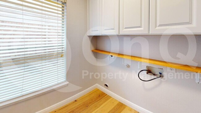 Building Photo - 2208 Lanshire Dr