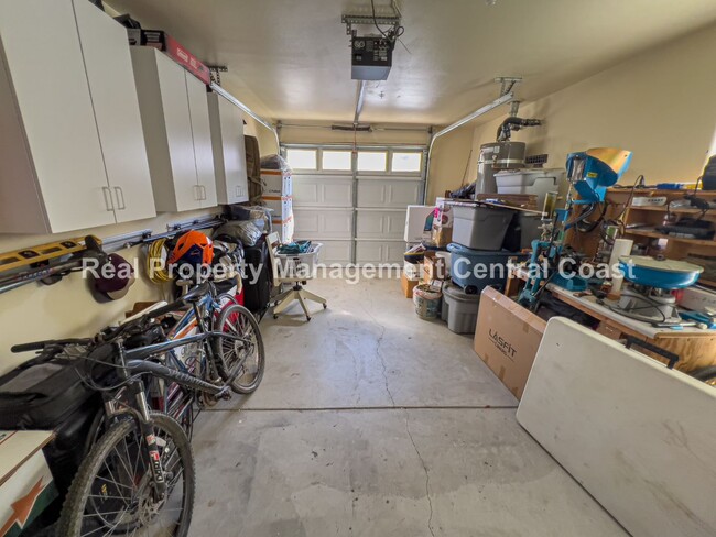 Building Photo - AVAILABLE NOW / SHARED HOME - 2 Bedrooms A...