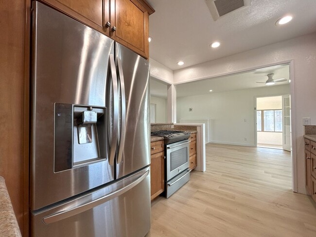 Building Photo - Charming Menlo Park Home in Picturesque Ne...