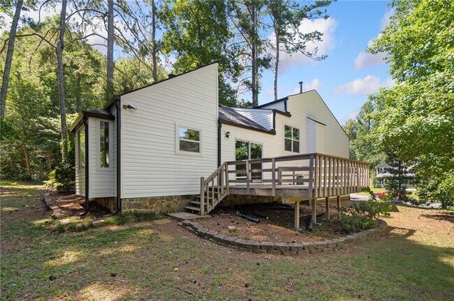 Building Photo - 4060 Oak Ferry Dr NE
