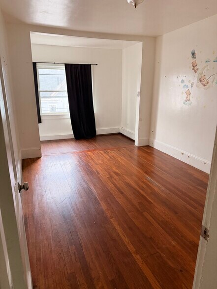 Building Photo - 392 Court St