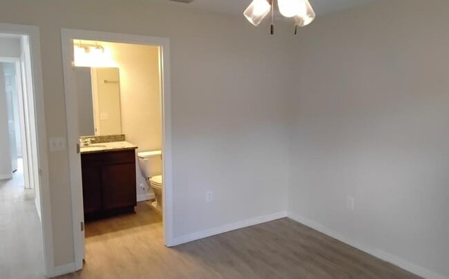 Building Photo - 9426 N Manashee Dr