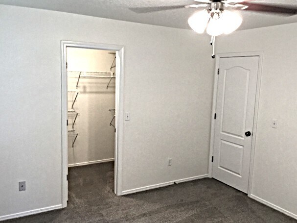 Building Photo - 9707 W Brogan Dr