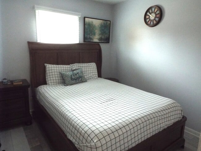 Building Photo - 1921 Stanford Dr