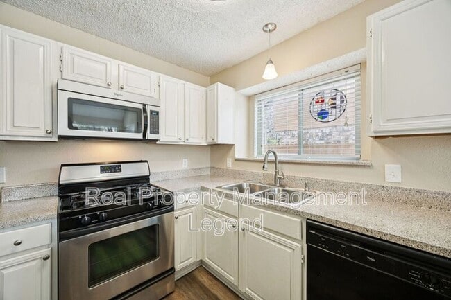Building Photo - 817 Sewell Dr