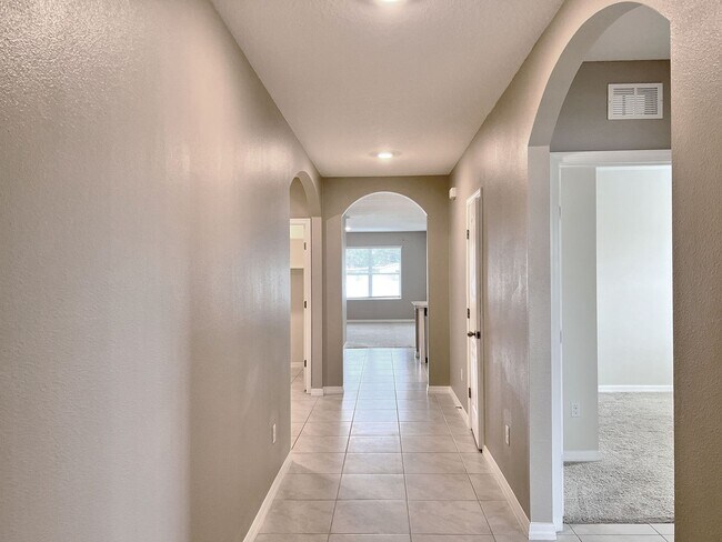 Building Photo - Four-Bedroom Home Near Lake Hartridge