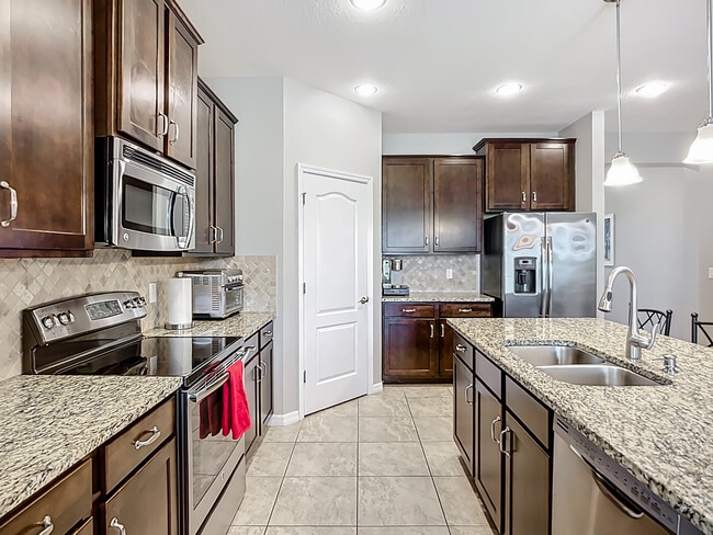Building Photo - 3009 Esmeralda Dr